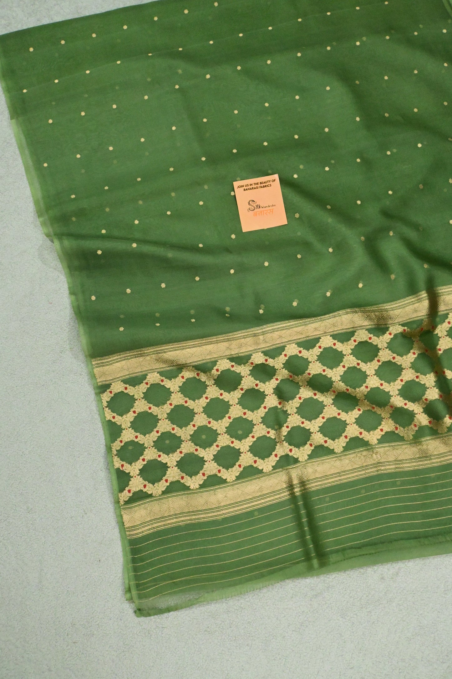 Pure Kora Silk Saree featuring Gold Zari & Minakari Jaal Pallu