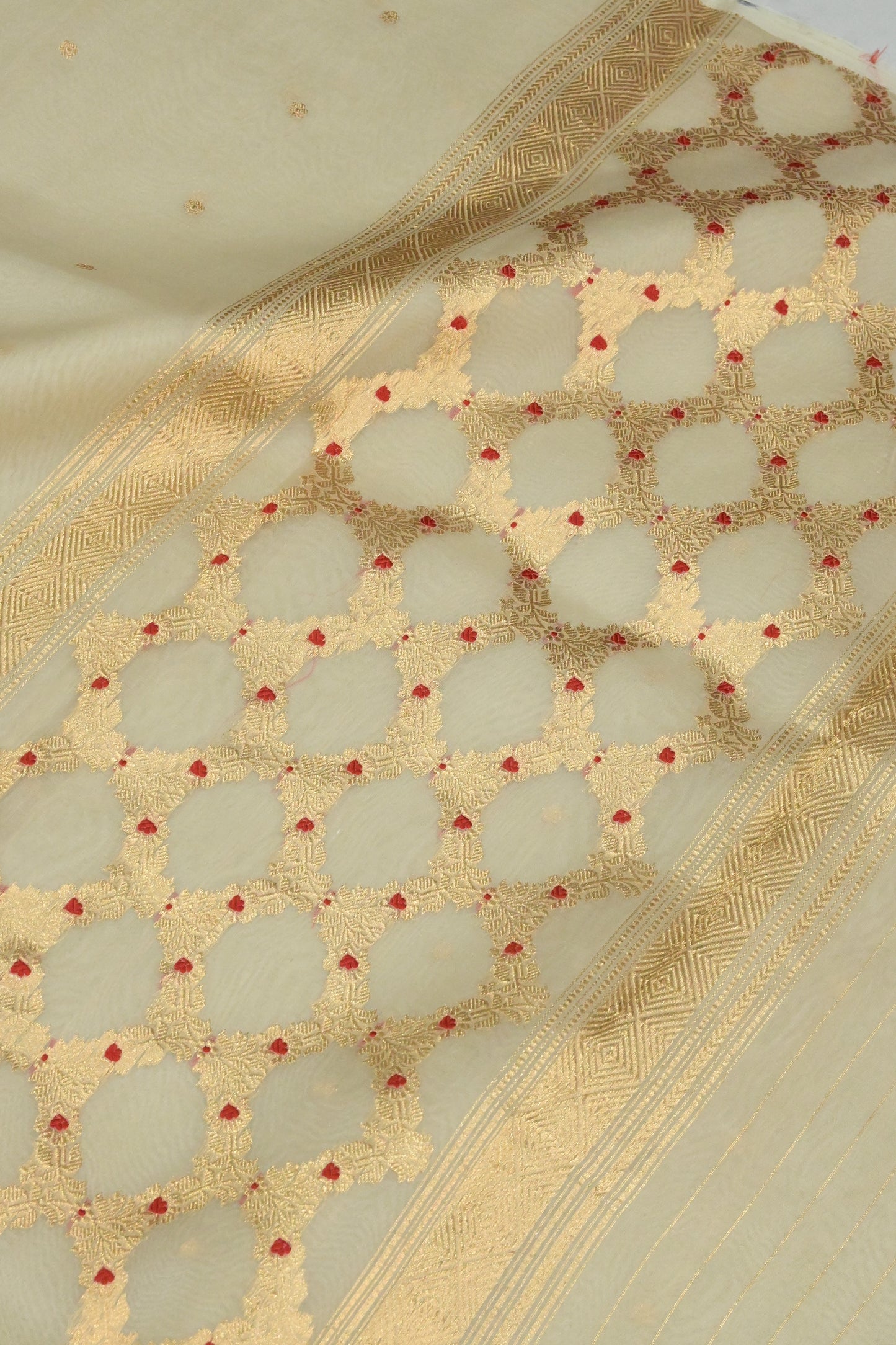 Pure Kora Silk Saree featuring Gold Zari & Minakari Jaal Pallu