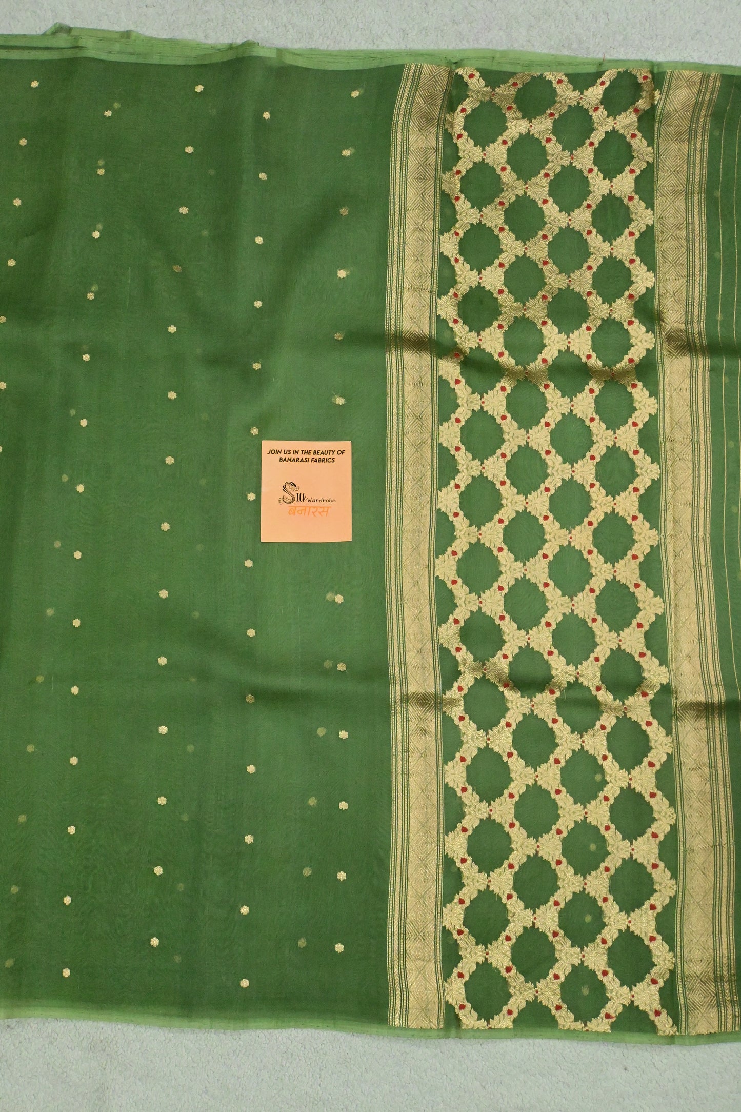Pure Kora Silk Saree featuring Gold Zari & Minakari Jaal Pallu