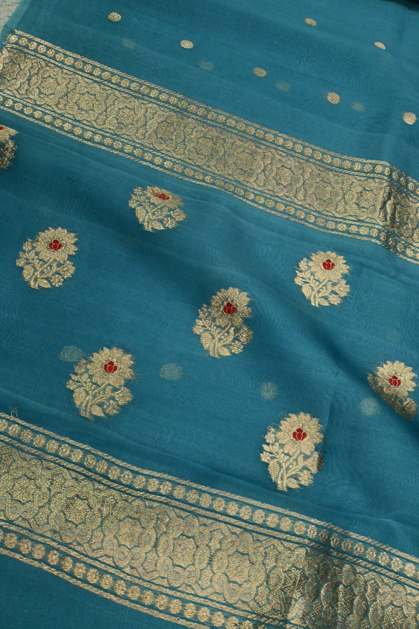 Pure Kora Silk Saree featuring Gold Zari & Minakari Jaal Pallu