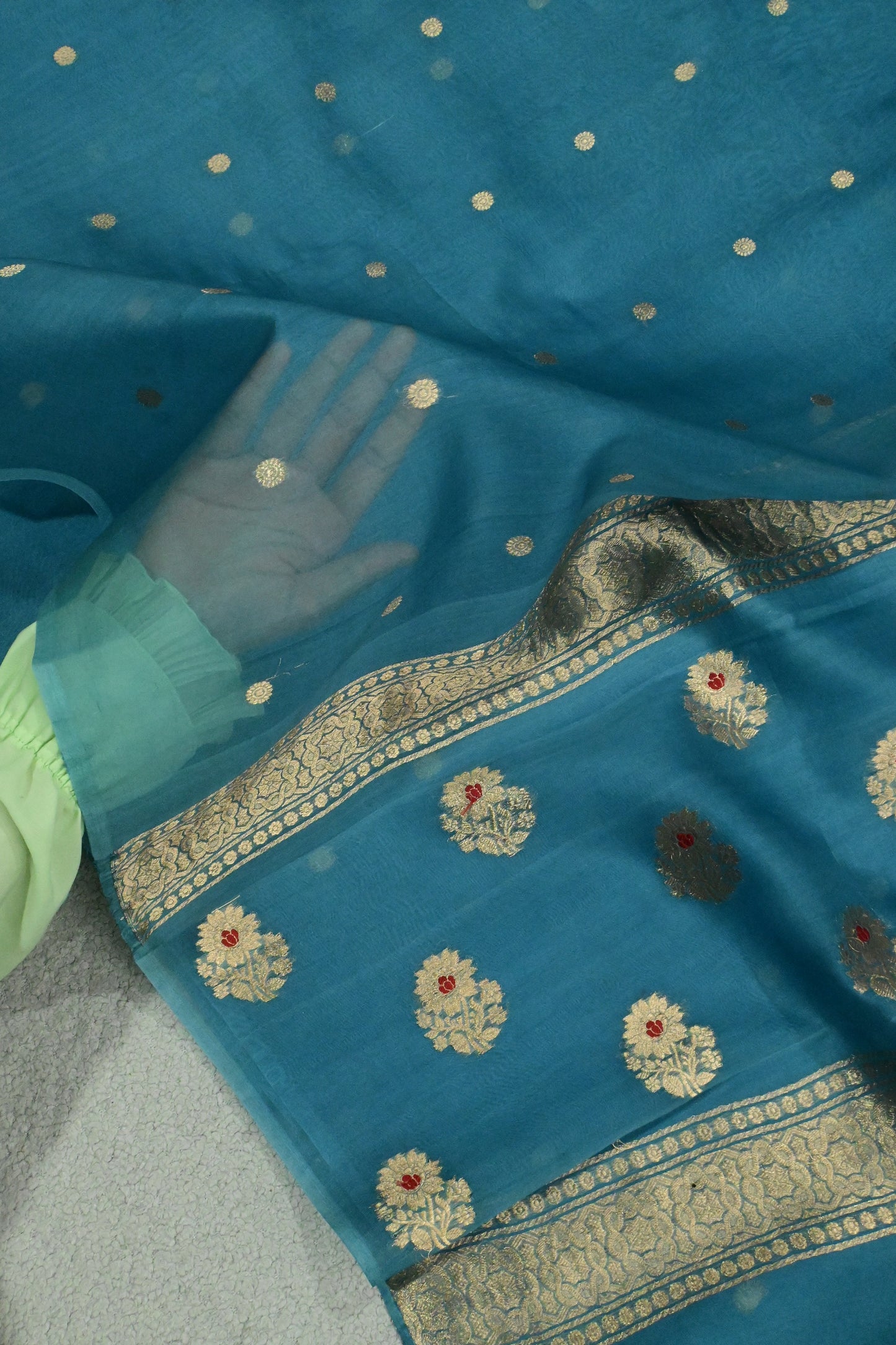 Pure Kora Silk Saree featuring Gold Zari & Minakari Jaal Pallu