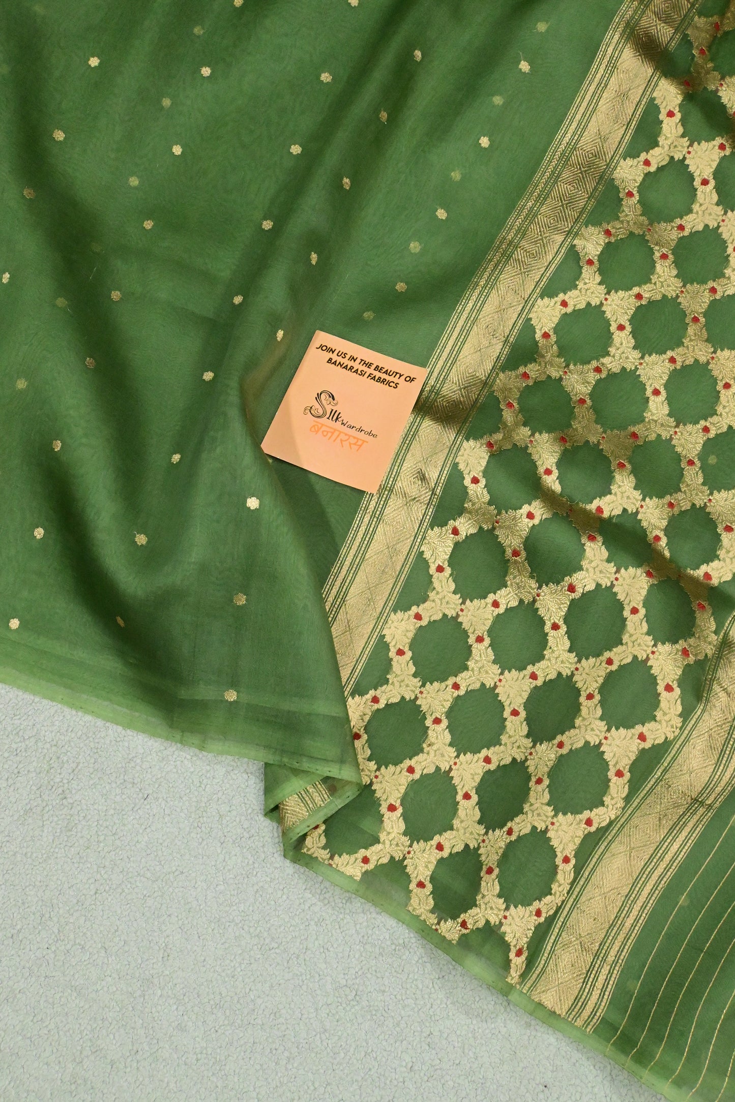Pure Kora Silk Saree featuring Gold Zari & Minakari Jaal Pallu