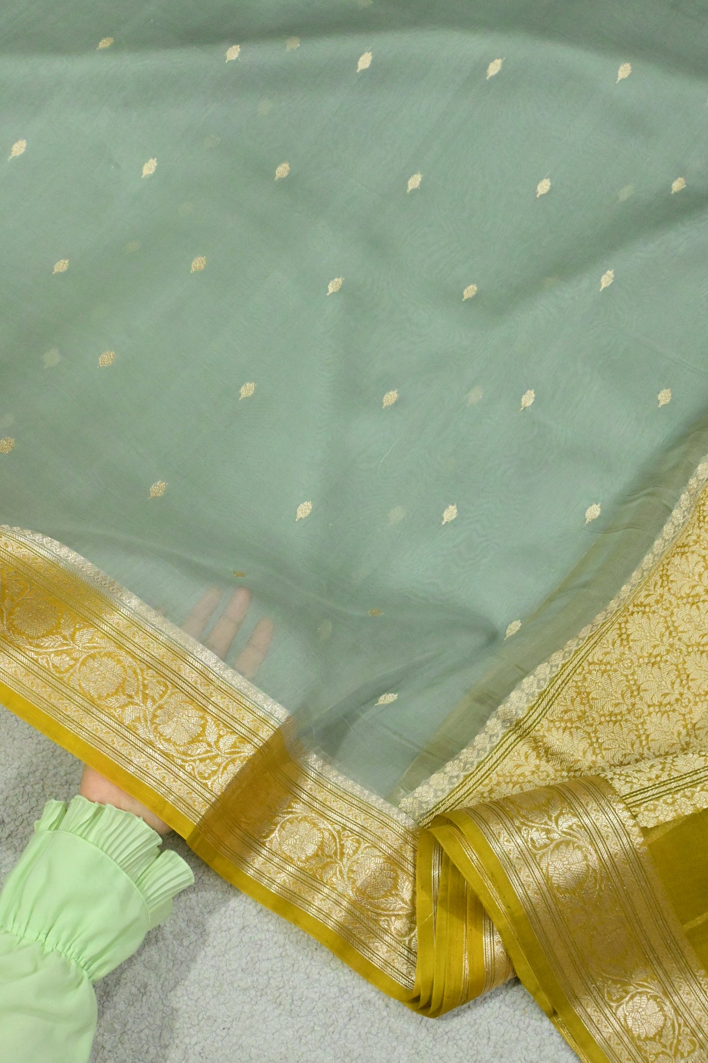 Classic handwoven pure Kora organza saree in contrast shade