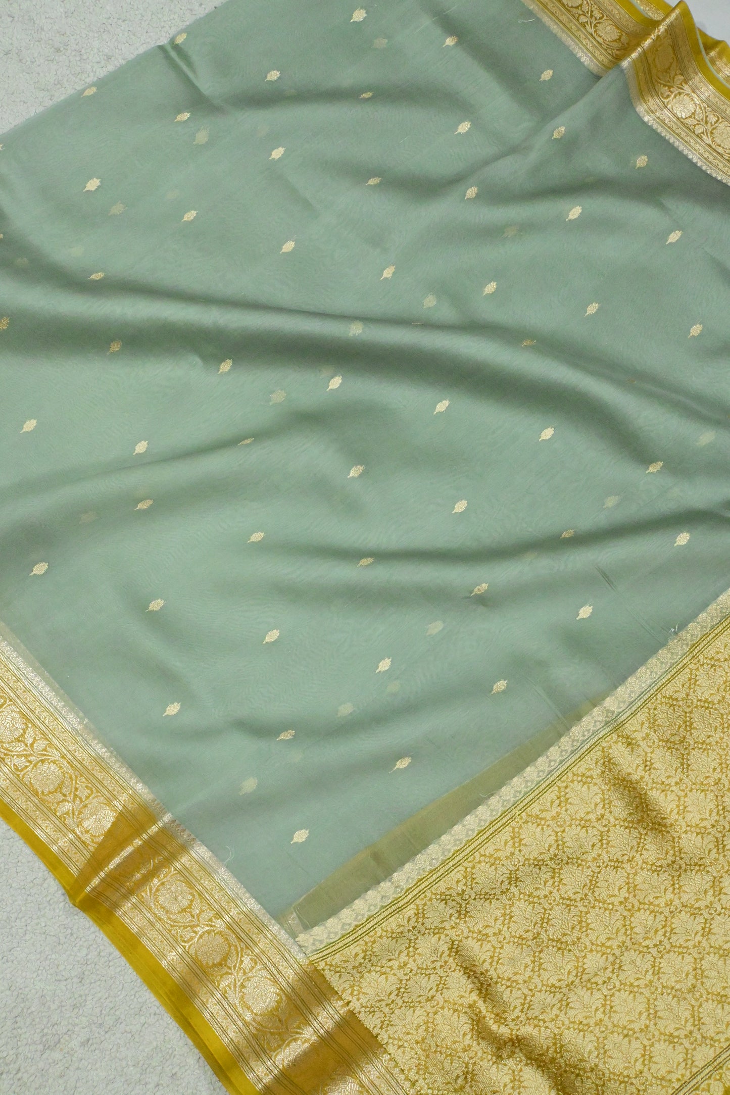 Classic handwoven pure Kora organza saree in contrast shade