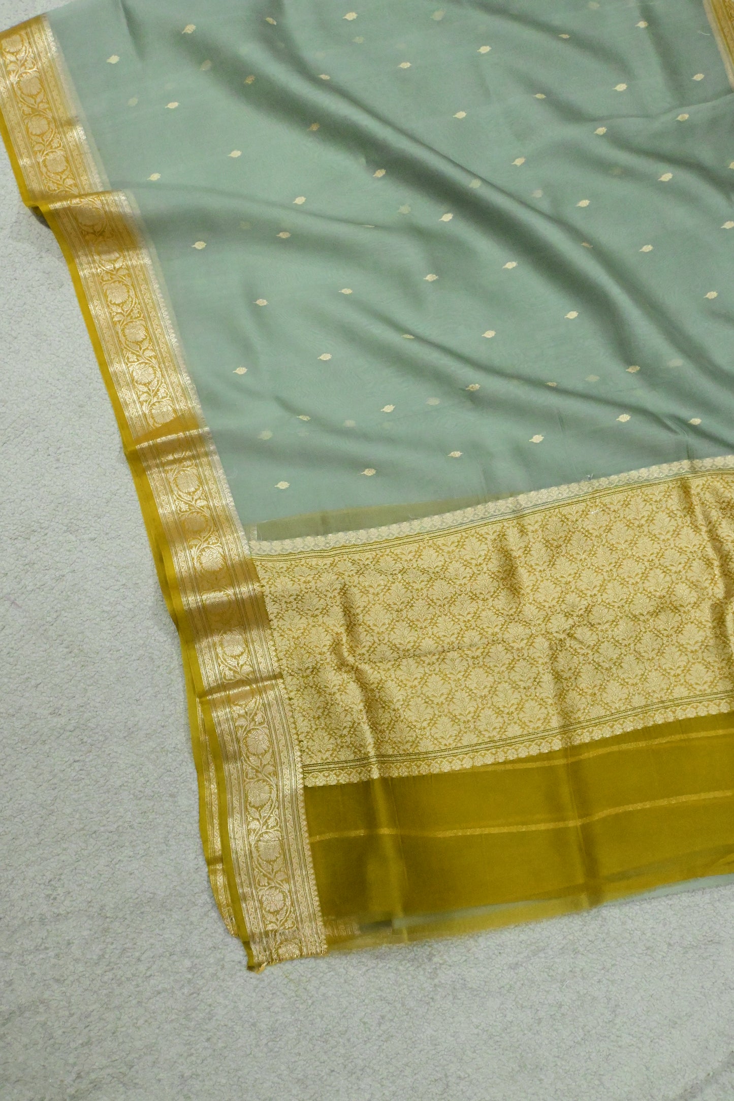 Classic handwoven pure Kora organza saree in contrast shade