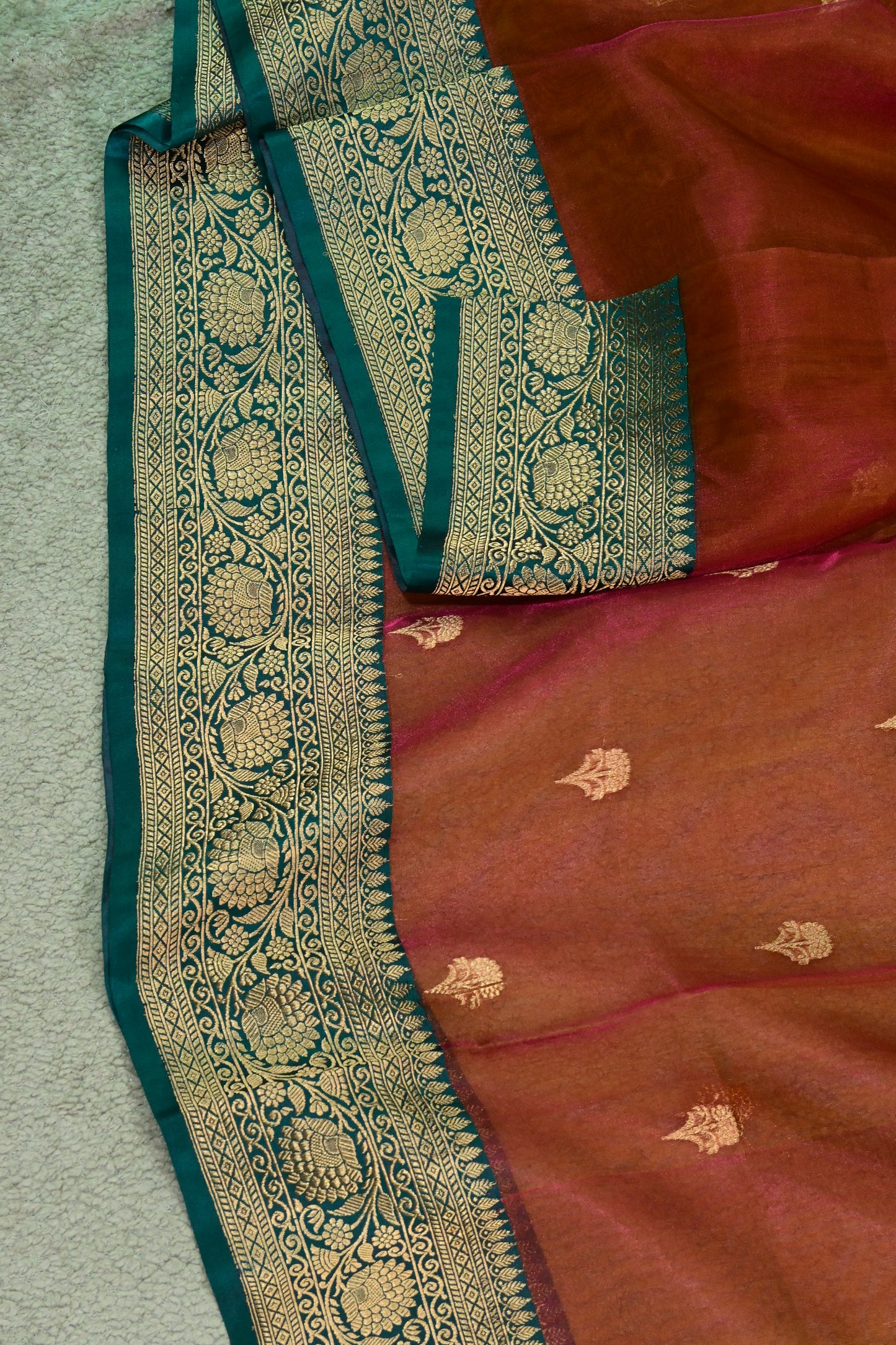 Banarasi Handwoven Pure Tissue Silk Saree