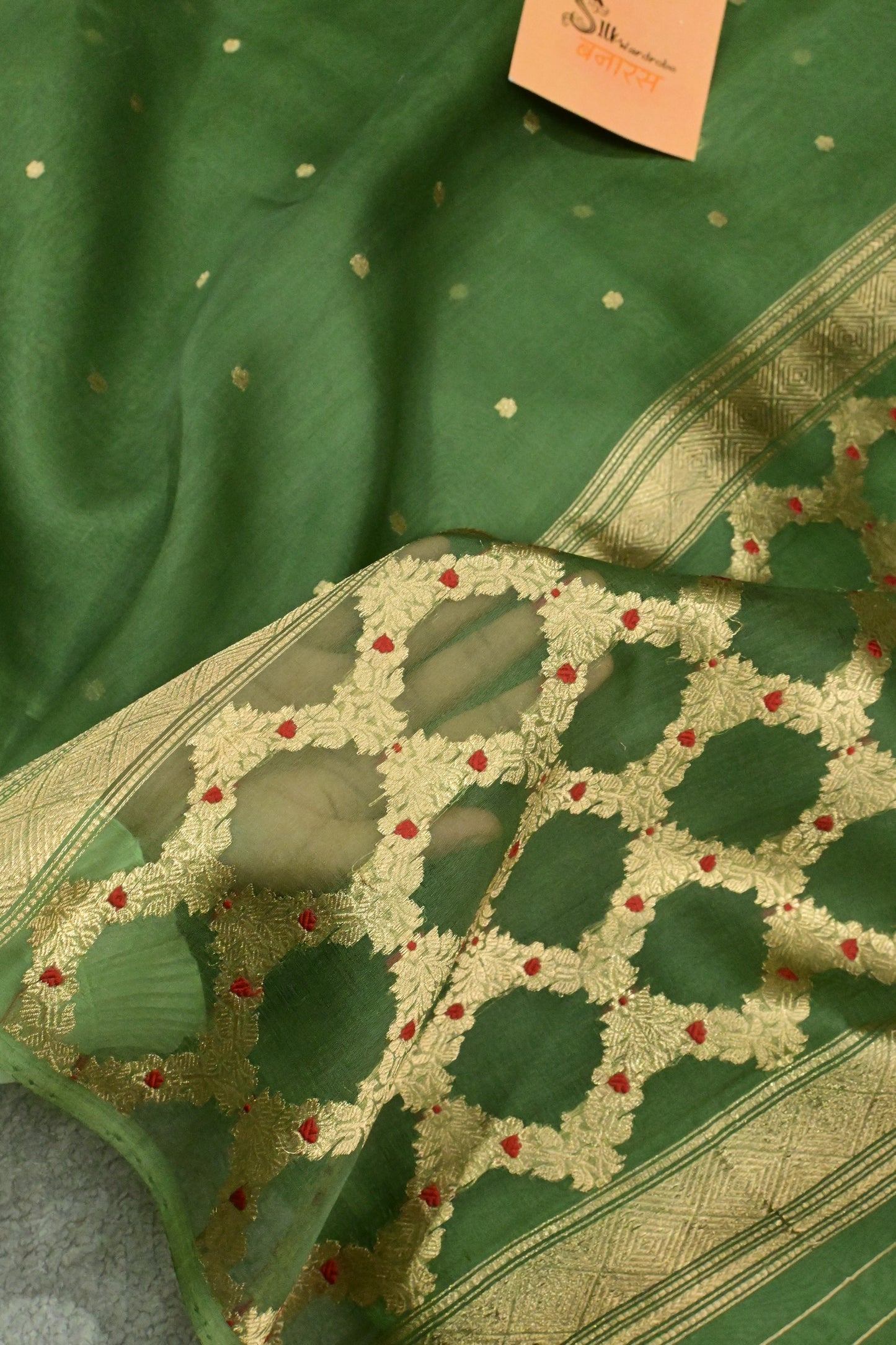 Pure Kora Silk Saree featuring Gold Zari & Minakari Jaal Pallu