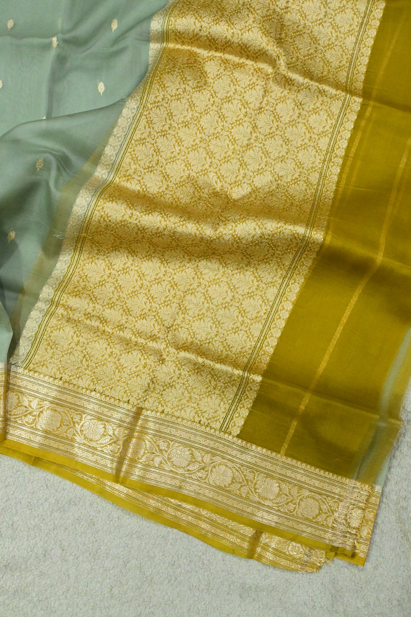 Classic handwoven pure Kora organza saree in contrast shade