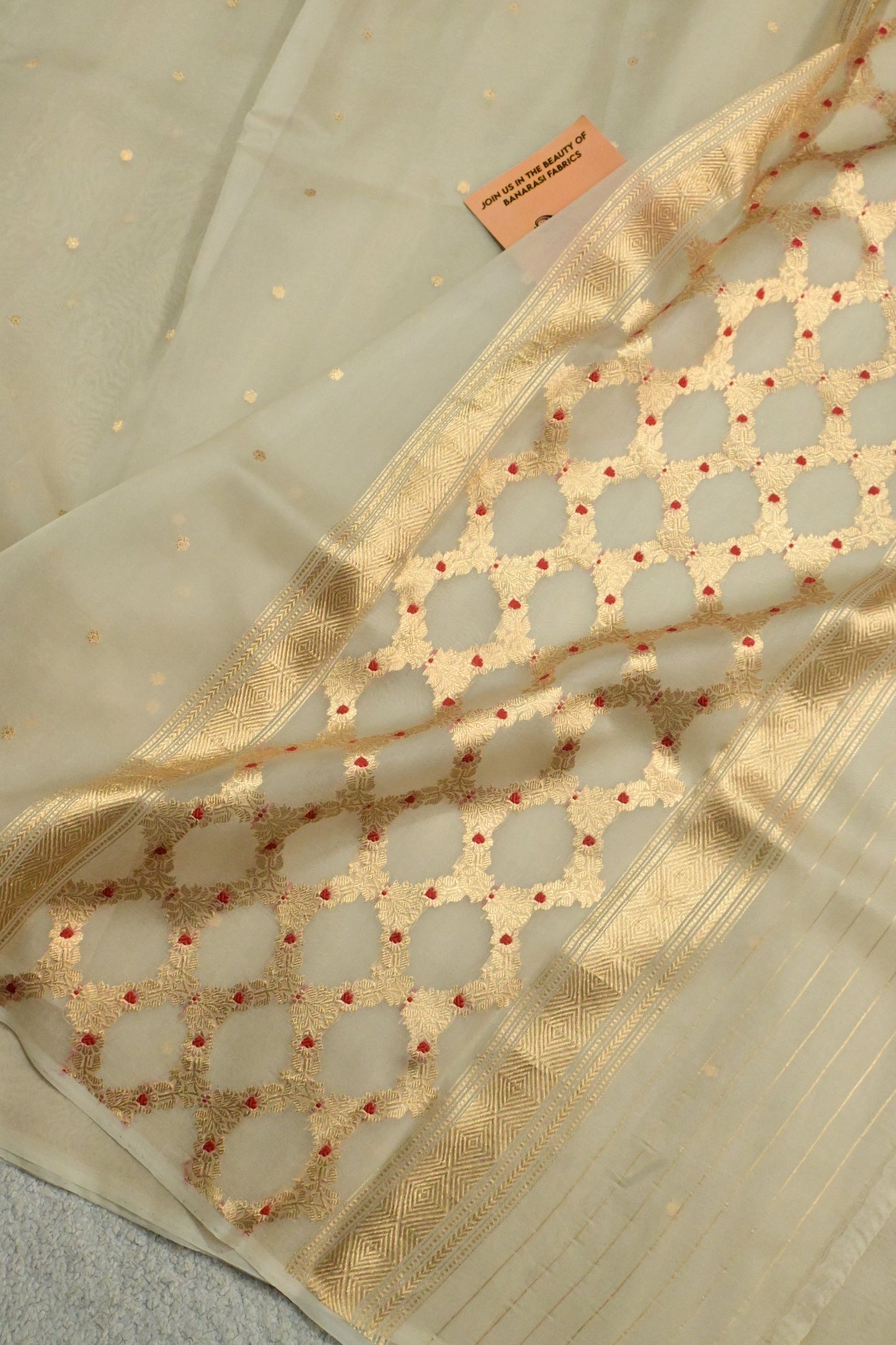 Pure Kora Silk Saree featuring Gold Zari & Minakari Jaal Pallu