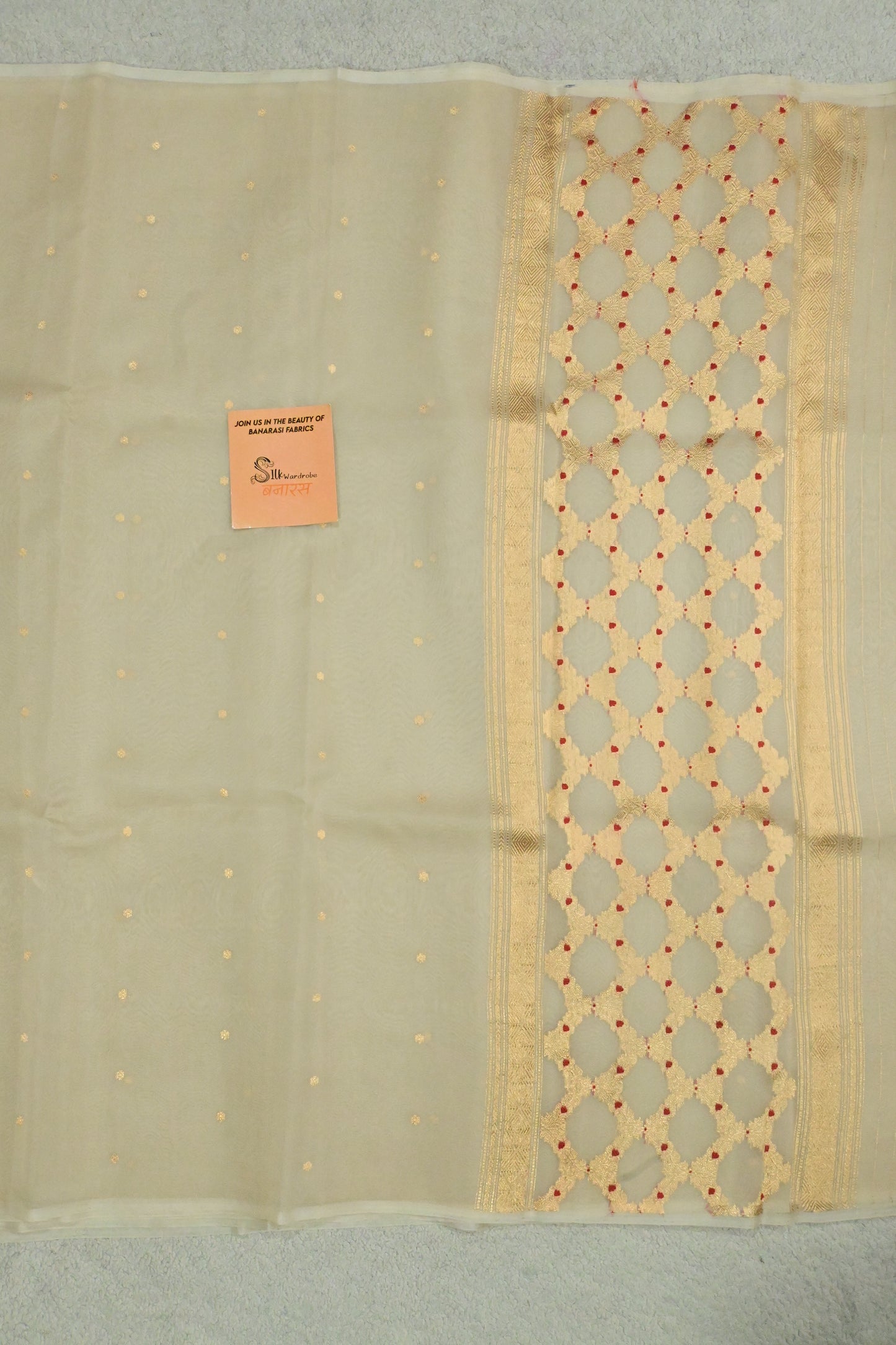 Pure Kora Silk Saree featuring Gold Zari & Minakari Jaal Pallu