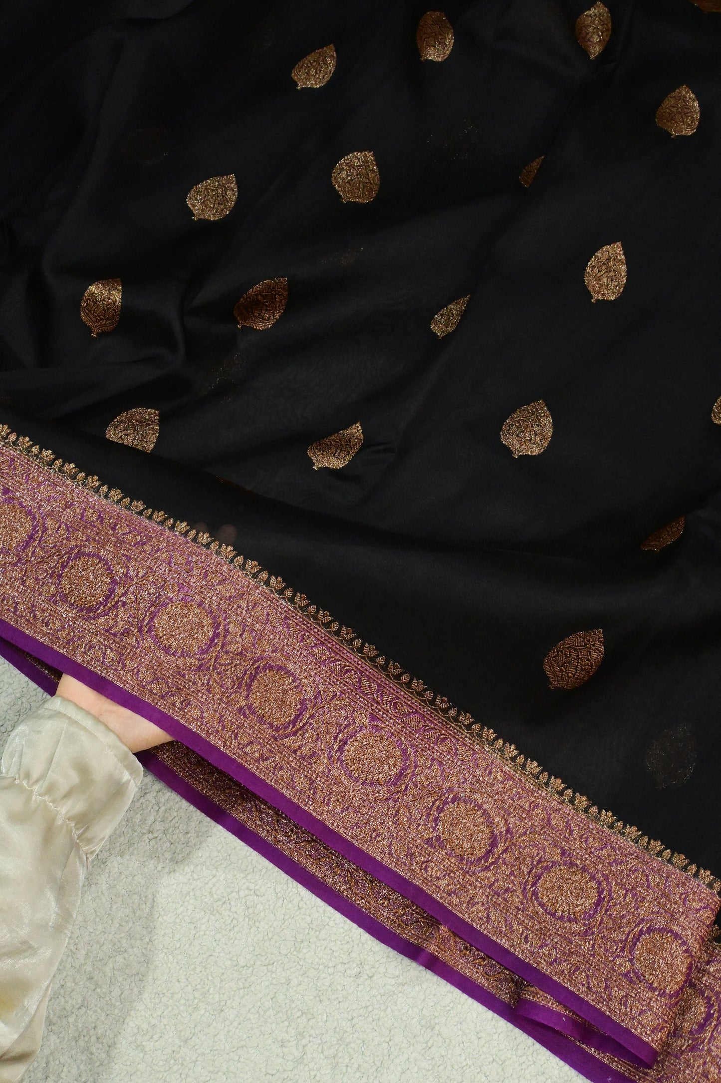 Beautiful contrast handwoven pure Kora organza antique zari saree