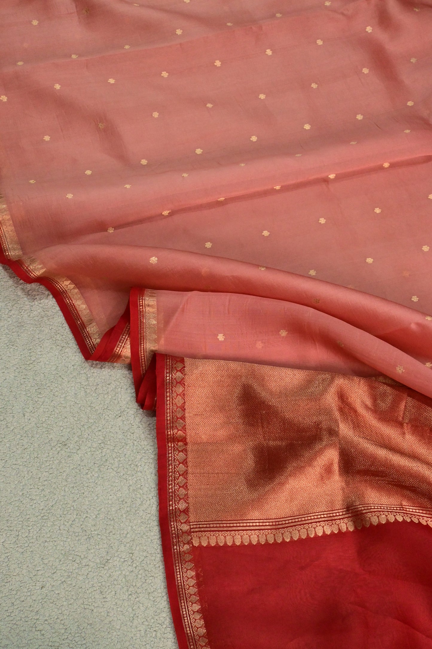 Classic handwoven pure Kora organza saree, having beautiful contrast red salvage